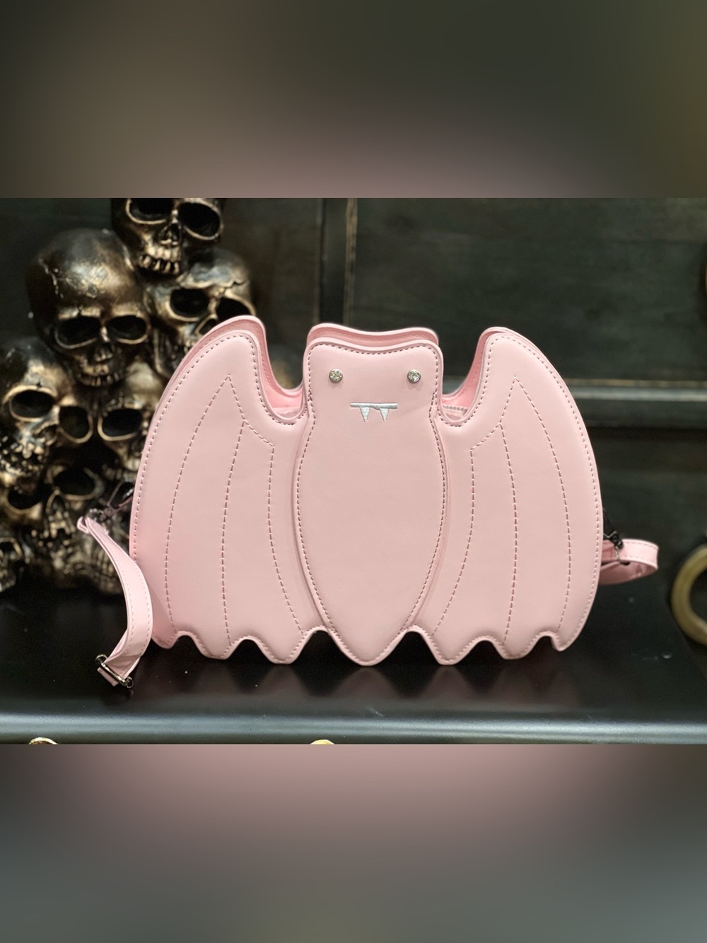 Bat-Shaped Crossbody Bag Pink never used perfect for Halloween parties 🦇 🦇🦇🦇BOO!